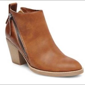 NIB. Dolce Vita “Jamison” ankle booties